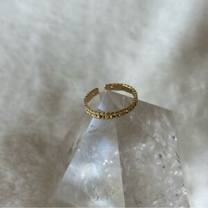 🤍 nwot | textured adjustable gold ring